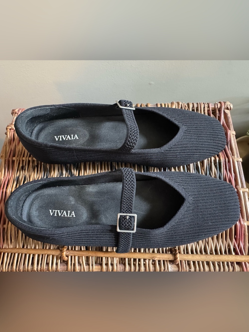 Vivaia Size 8/Euro 39 Black Mary Jane Flats